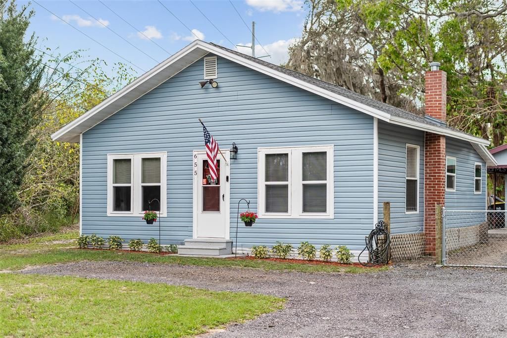 Recently Sold: $230,000 (3 beds, 1 baths, 896 Square Feet)