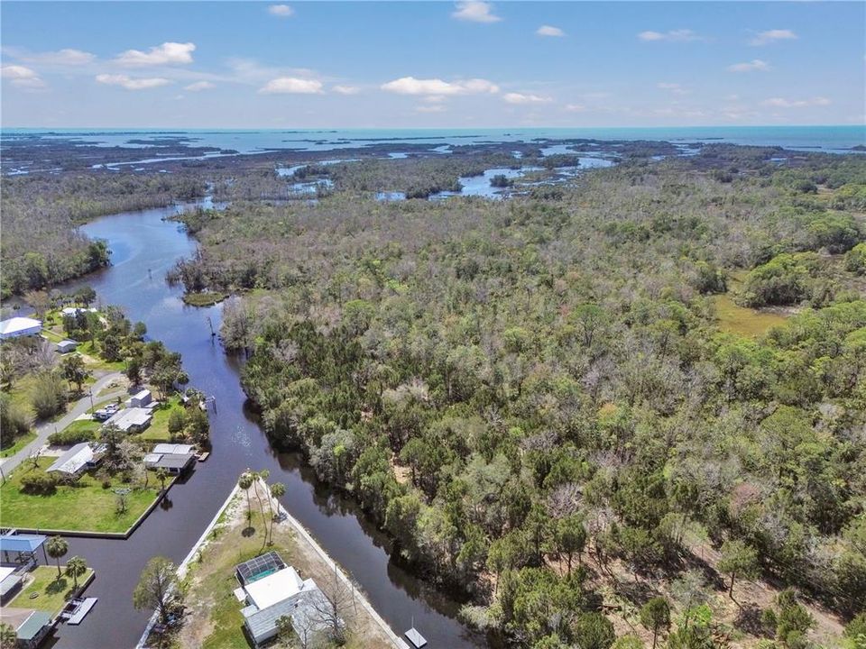 Под контрактом: $250,000 (2 спален, 1 ванн, 1752 Квадратных фут)