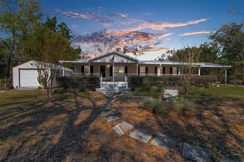 最近售出: $275,000 (3 贝兹, 2 浴室, 1296 平方英尺)