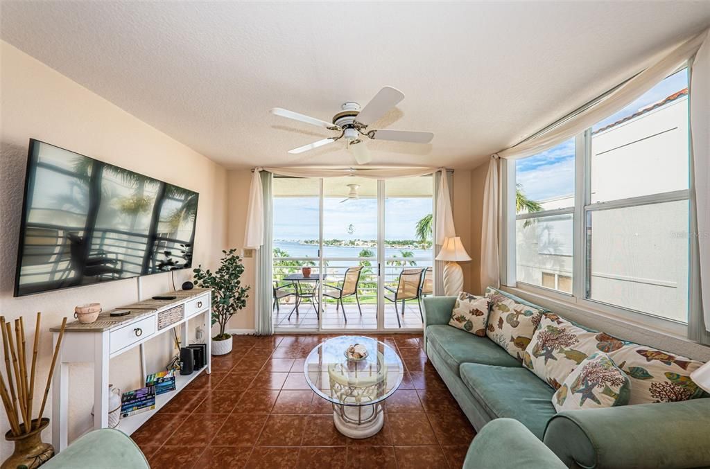 出租: $2,500 (2 贝兹, 2 浴室, 1150 平方英尺)