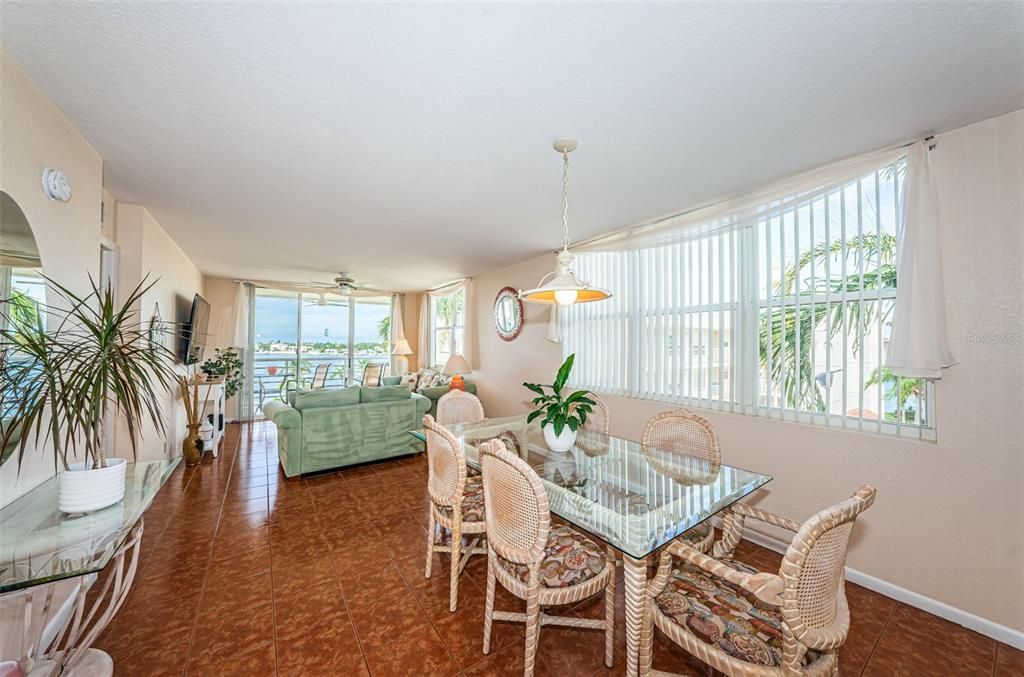 出租: $2,500 (2 贝兹, 2 浴室, 1150 平方英尺)