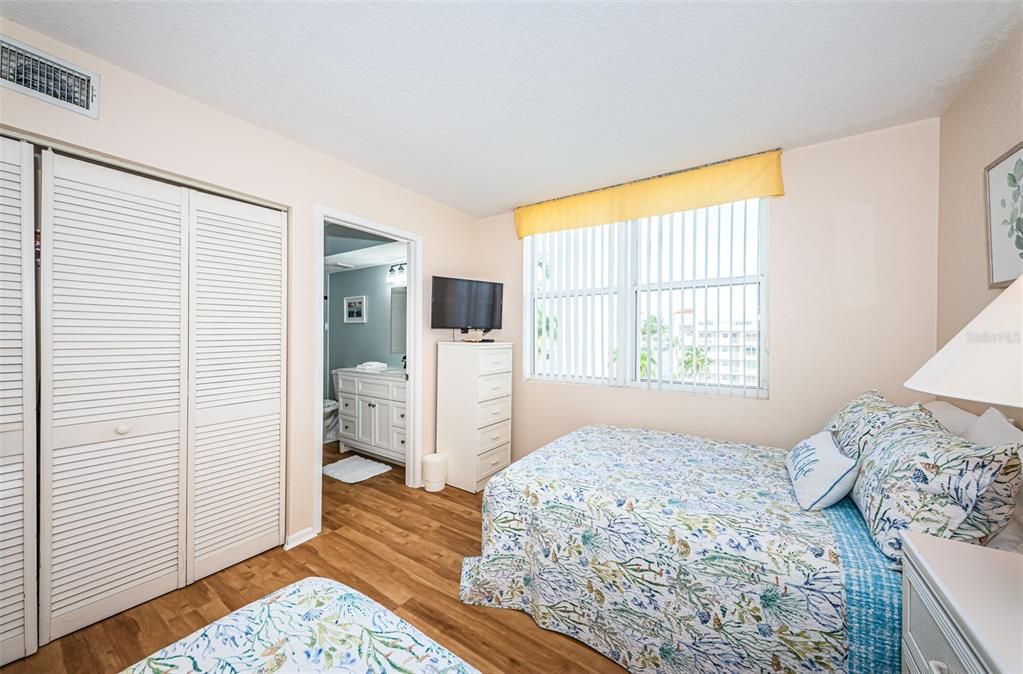 出租: $2,500 (2 贝兹, 2 浴室, 1150 平方英尺)