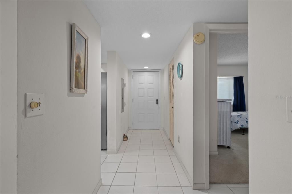 На продажу: $220,000 (2 спален, 2 ванн, 1025 Квадратных фут)