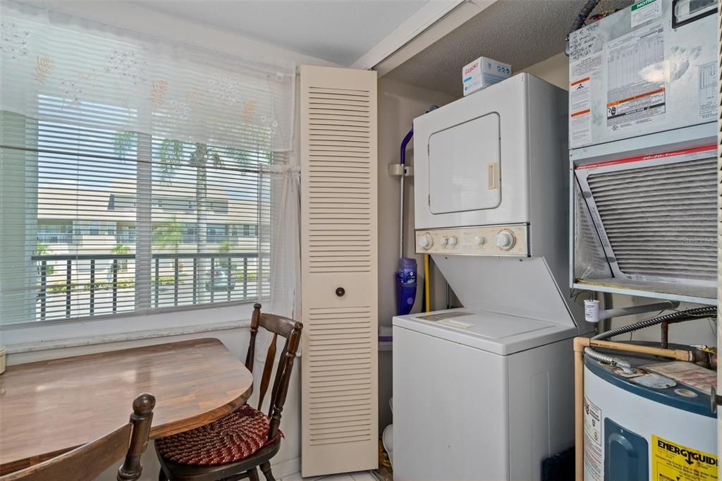 На продажу: $220,000 (2 спален, 2 ванн, 1025 Квадратных фут)