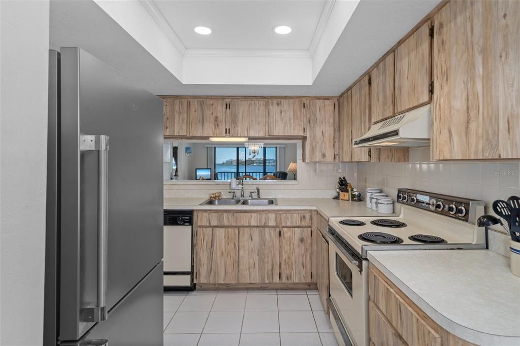 На продажу: $220,000 (2 спален, 2 ванн, 1025 Квадратных фут)