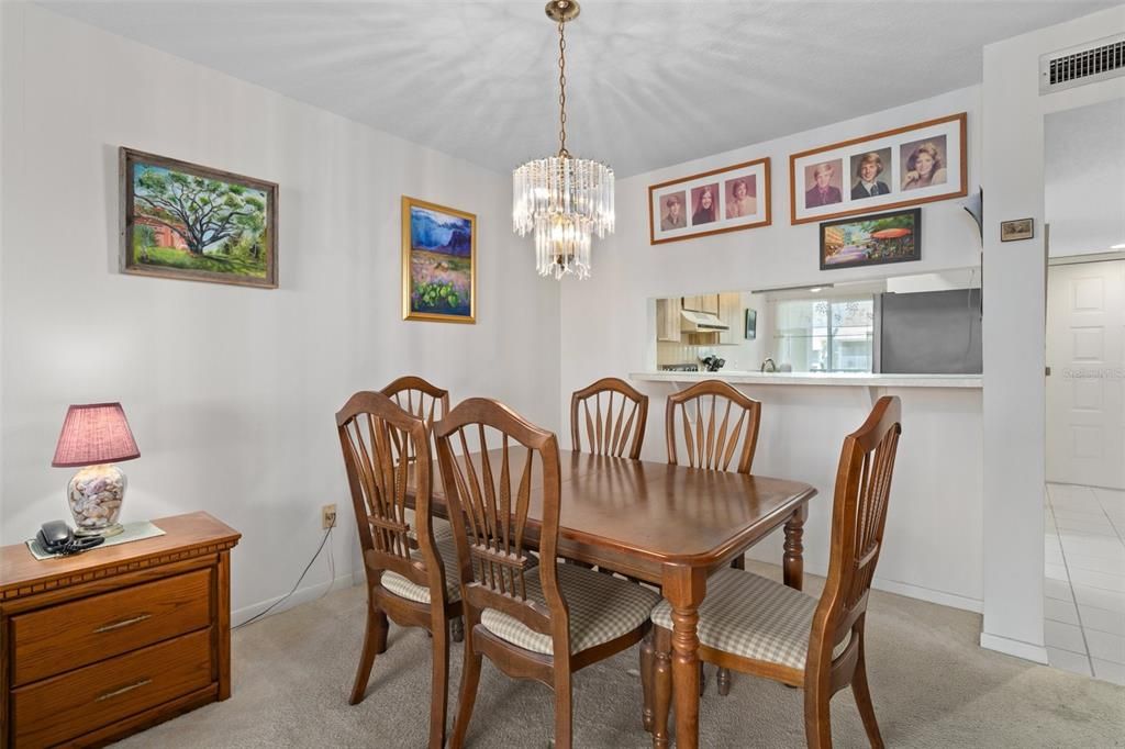 На продажу: $220,000 (2 спален, 2 ванн, 1025 Квадратных фут)