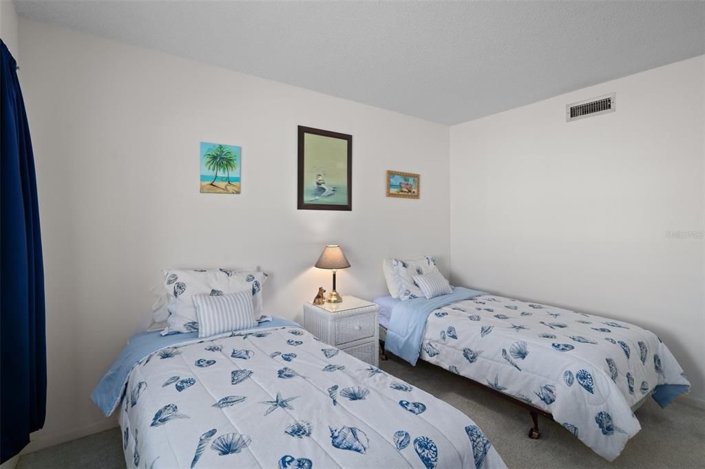 На продажу: $220,000 (2 спален, 2 ванн, 1025 Квадратных фут)