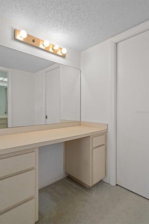 На продажу: $220,000 (2 спален, 2 ванн, 1025 Квадратных фут)