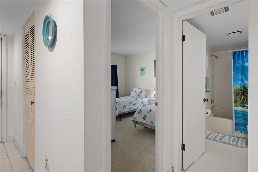 На продажу: $220,000 (2 спален, 2 ванн, 1025 Квадратных фут)