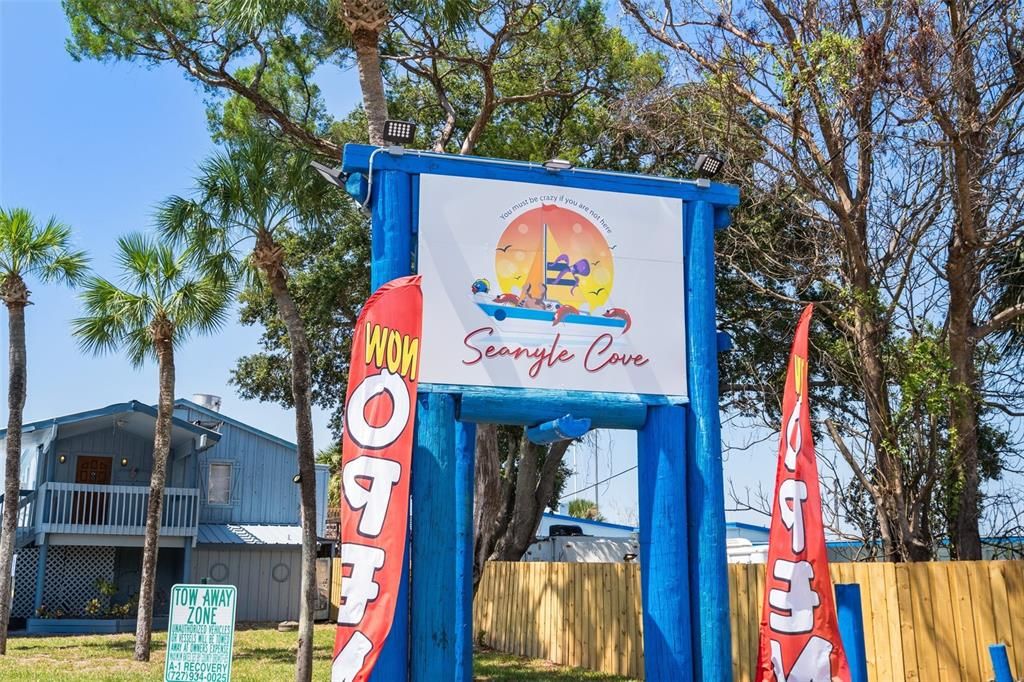 На продажу: $220,000 (2 спален, 2 ванн, 1025 Квадратных фут)