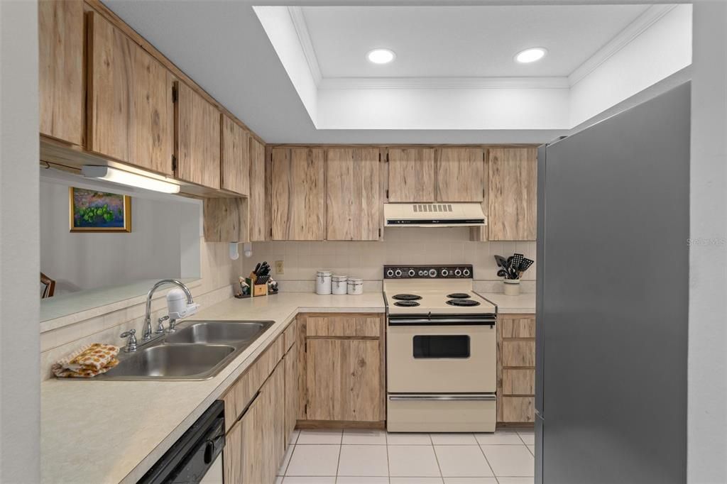 На продажу: $220,000 (2 спален, 2 ванн, 1025 Квадратных фут)