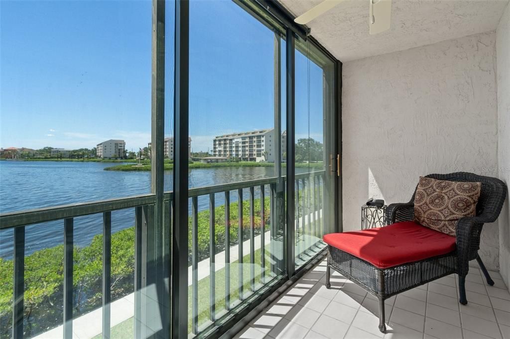 На продажу: $220,000 (2 спален, 2 ванн, 1025 Квадратных фут)