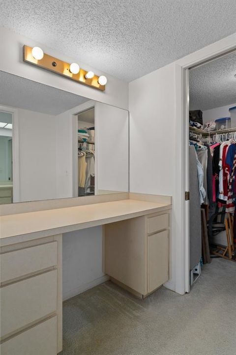 На продажу: $220,000 (2 спален, 2 ванн, 1025 Квадратных фут)