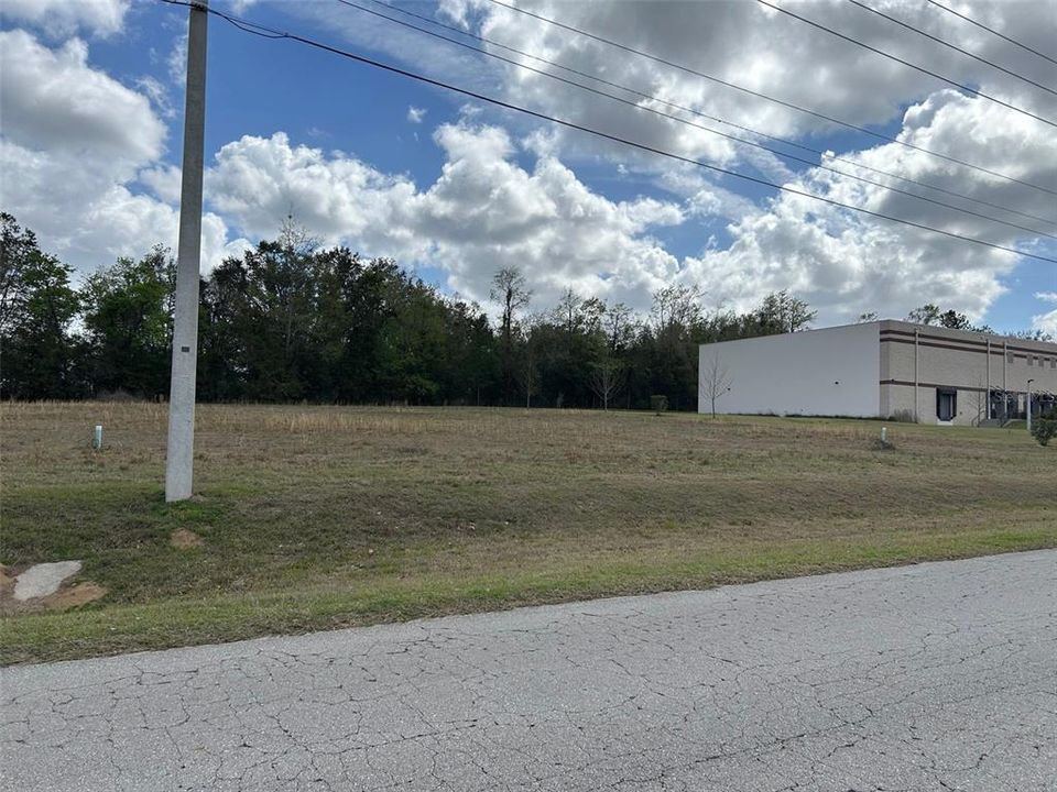 待售: $121,000 (1.10 acres)