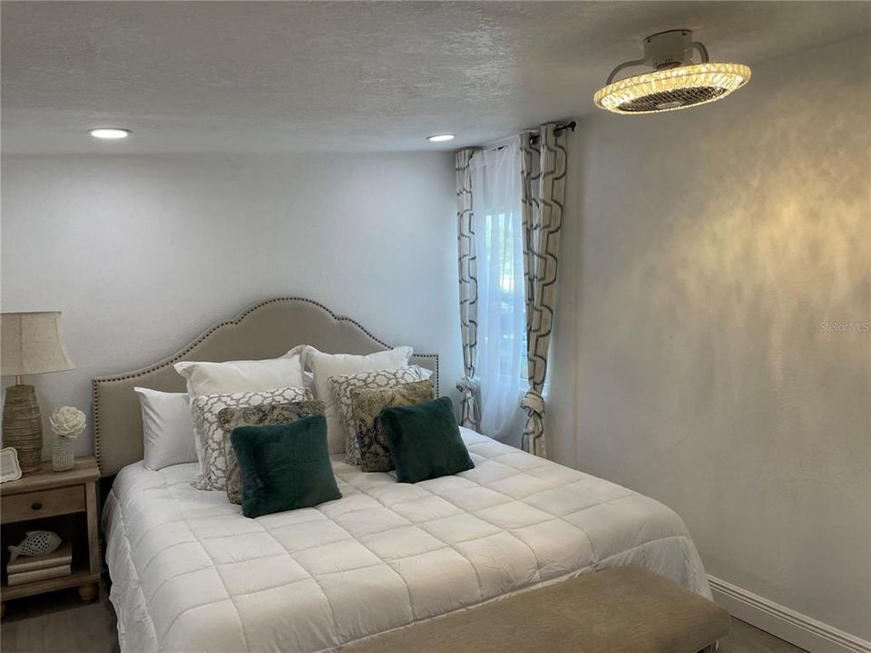 Active With Contract: $195,000 (4 beds, 2 baths, 1320 Square Feet)