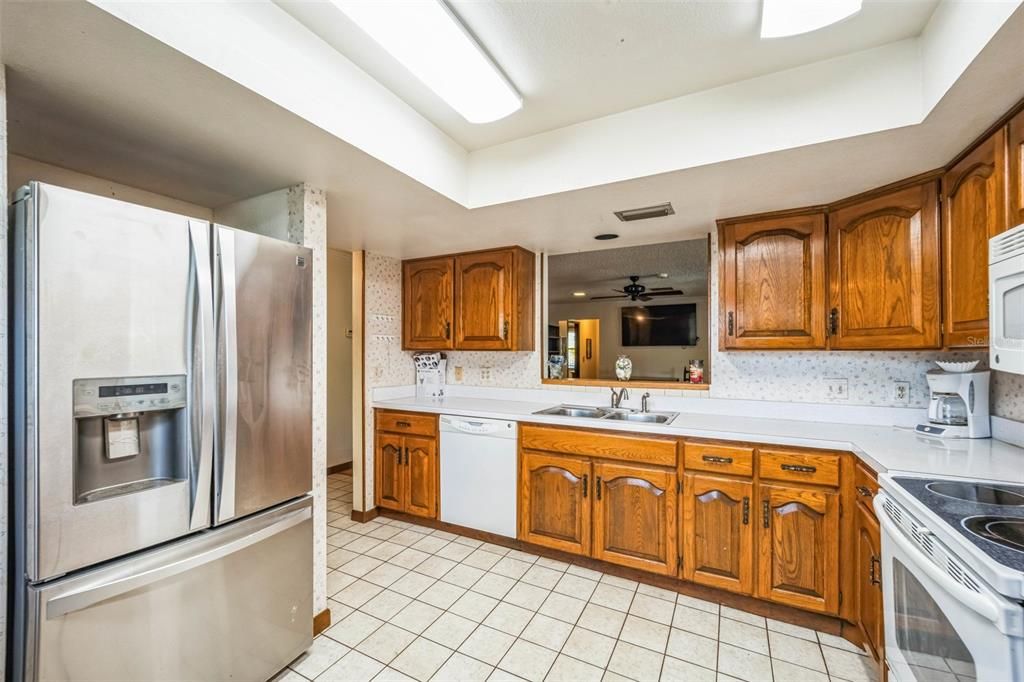 For Sale: $429,000 (2 beds, 2 baths, 1982 Square Feet)