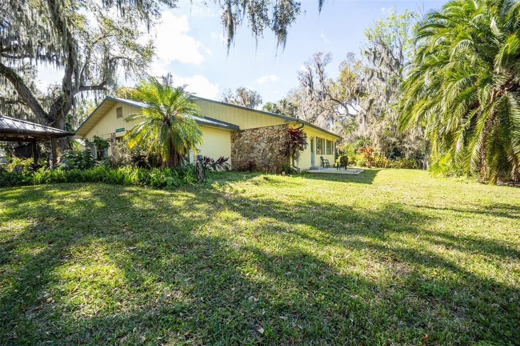 For Sale: $429,000 (2 beds, 2 baths, 1982 Square Feet)