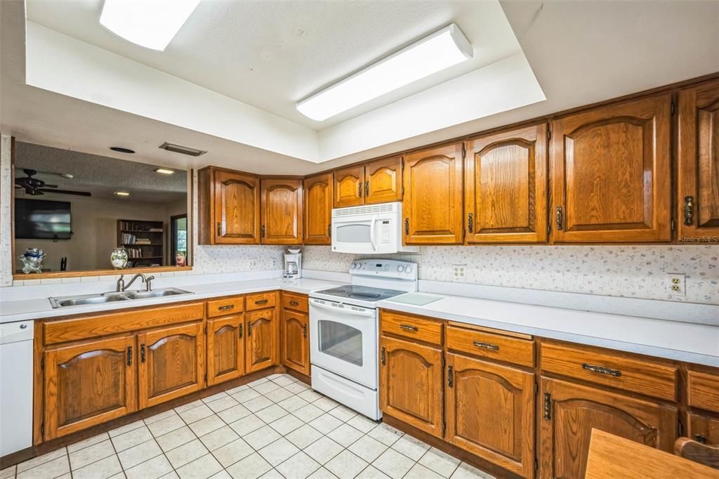 For Sale: $429,000 (2 beds, 2 baths, 1982 Square Feet)