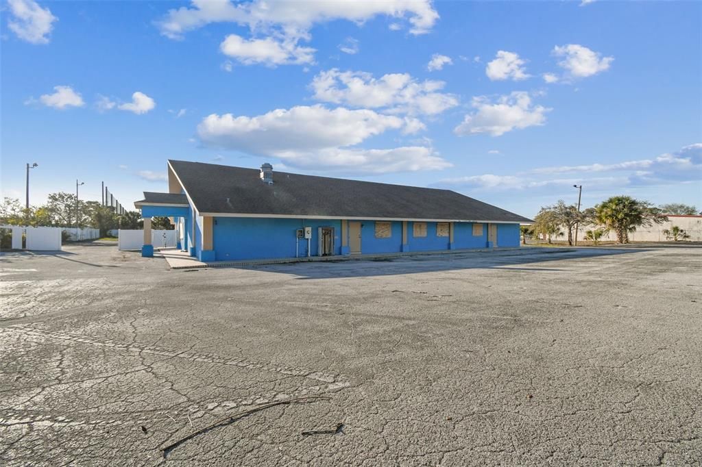 Active With Contract: $1,399,000 (0 beds, 0 baths, 5976 Square Feet)