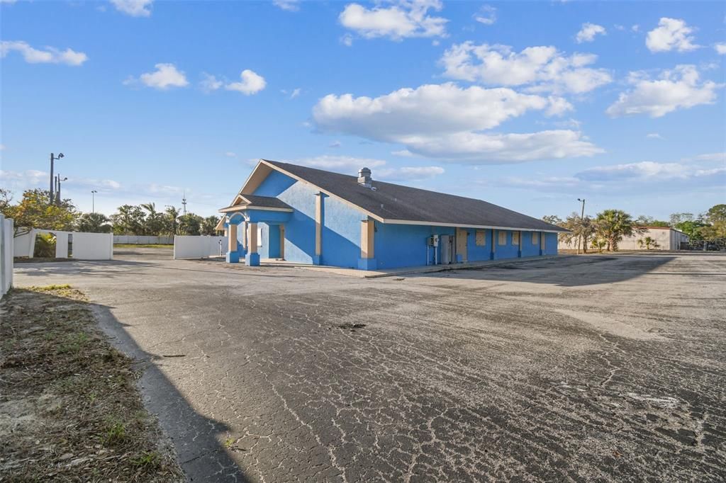 Active With Contract: $1,399,000 (0 beds, 0 baths, 5976 Square Feet)