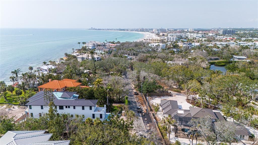 На продажу: $16,000,000 (5 спален, 5 ванн, 5524 Квадратных фут)