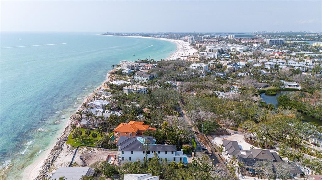 На продажу: $16,000,000 (5 спален, 5 ванн, 5524 Квадратных фут)