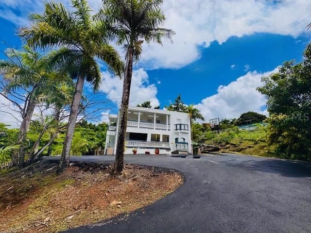 Recently Sold: $698,000 (4 beds, 4 baths, 2328 Square Feet)