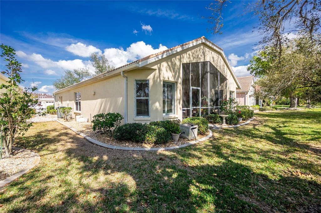 For Rent: $2,300 (2 beds, 2 baths, 1266 Square Feet)