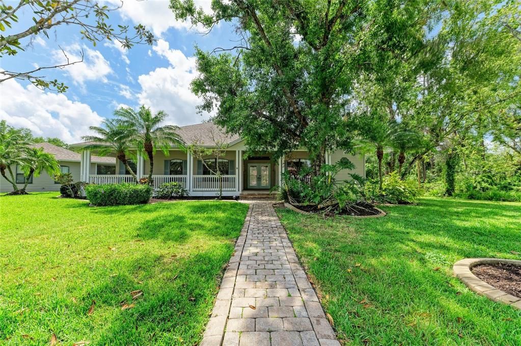 Recently Sold: $715,000 (3 beds, 2 baths, 2323 Square Feet)