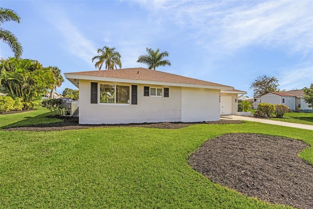 For Sale: $499,000 (3 beds, 2 baths, 1554 Square Feet)