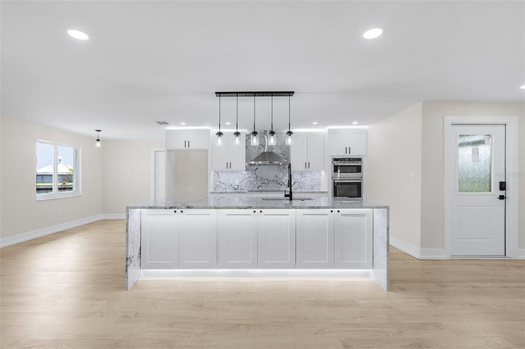 For Sale: $499,000 (3 beds, 2 baths, 1554 Square Feet)