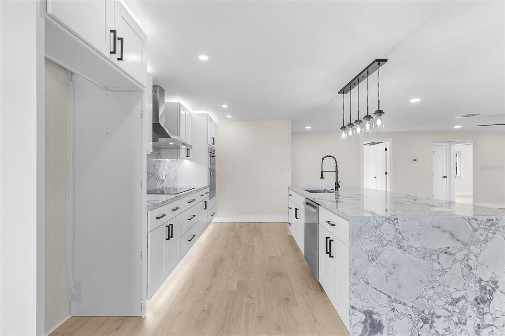 For Sale: $499,000 (3 beds, 2 baths, 1554 Square Feet)