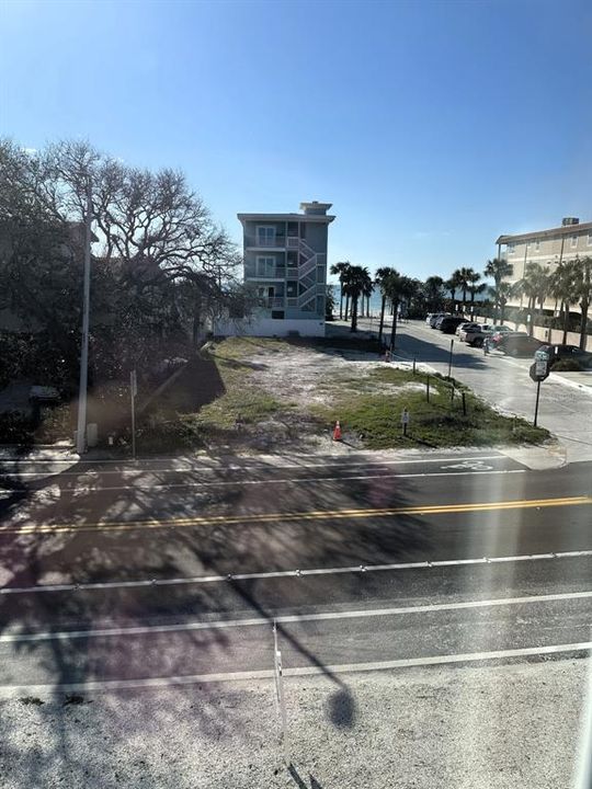 На продажу: $2,499,000 (0.13 acres)