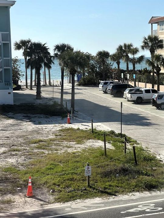 На продажу: $2,499,000 (0.13 acres)