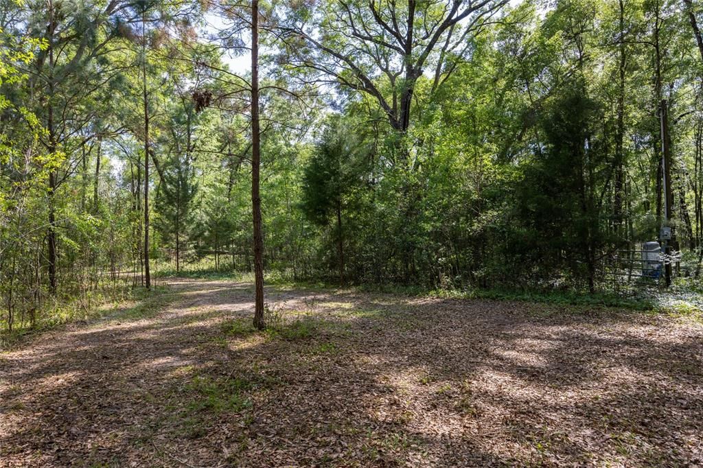 На продажу: $390,000 (4.01 acres)