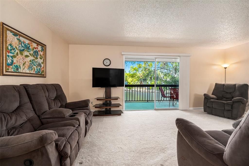 待售: $169,000 (2 贝兹, 2 浴室, 1260 平方英尺)