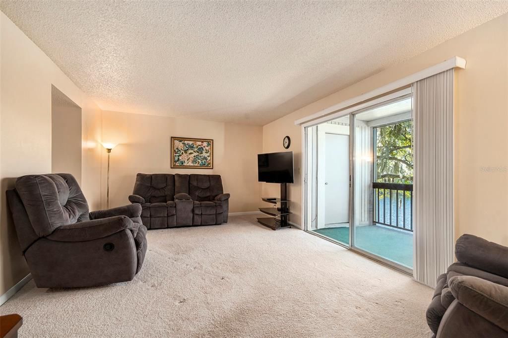 待售: $169,000 (2 贝兹, 2 浴室, 1260 平方英尺)