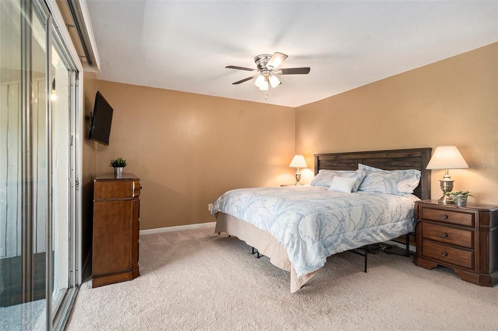 待售: $169,000 (2 贝兹, 2 浴室, 1260 平方英尺)