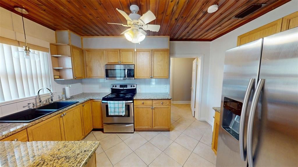 На продажу: $325,000 (3 спален, 2 ванн, 1404 Квадратных фут)
