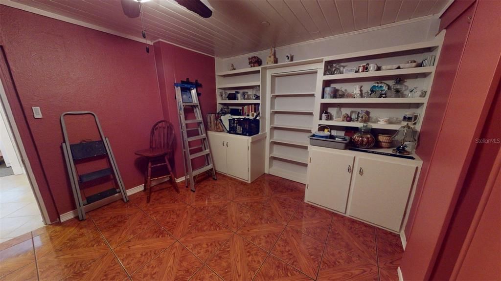 На продажу: $325,000 (3 спален, 2 ванн, 1404 Квадратных фут)