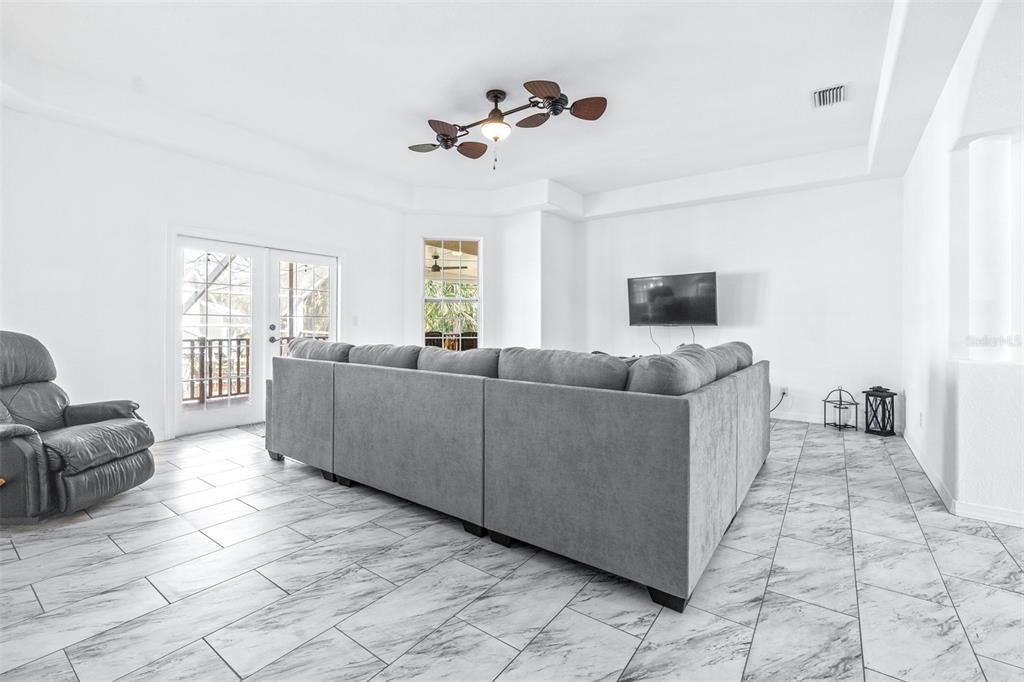 Под контрактом: $745,000 (4 спален, 3 ванн, 2806 Квадратных фут)