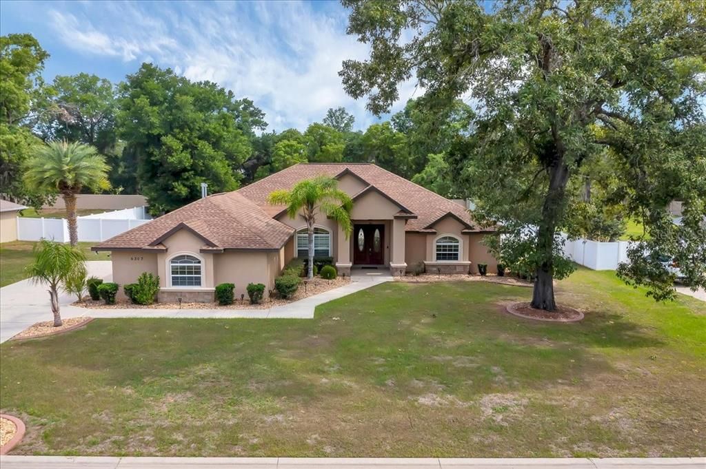 Beautiful custom 4/3 triple split home