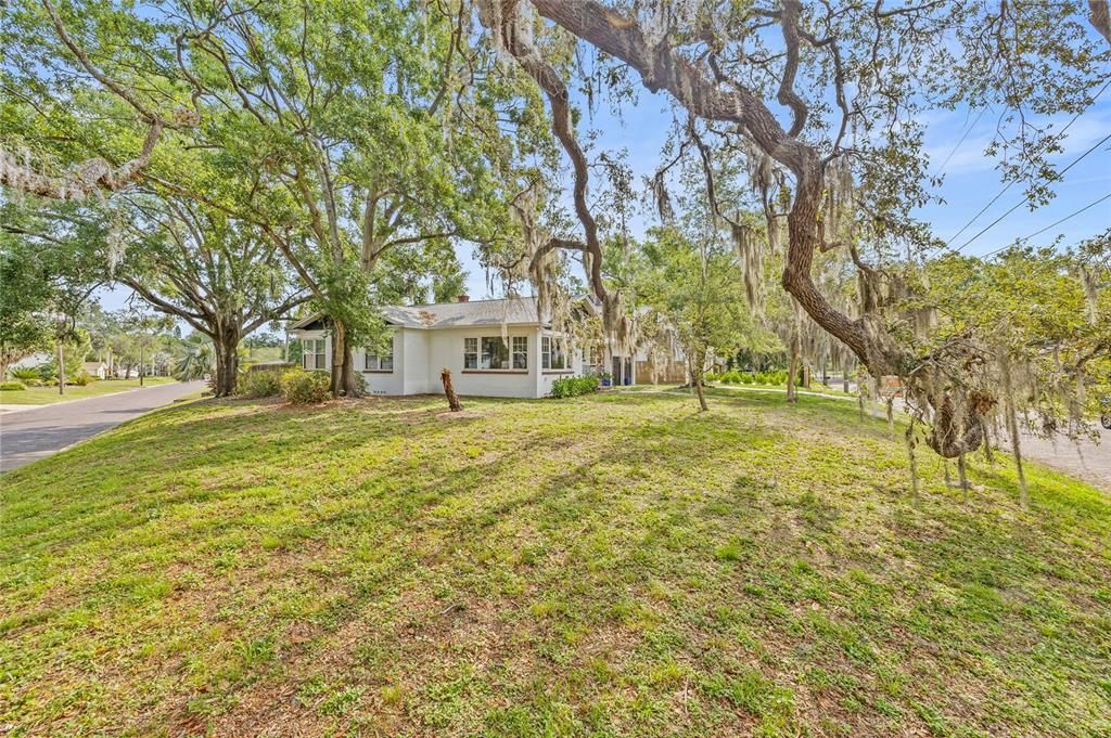 合同活跃: $3,750 (3 贝兹, 2 浴室, 1751 平方英尺)