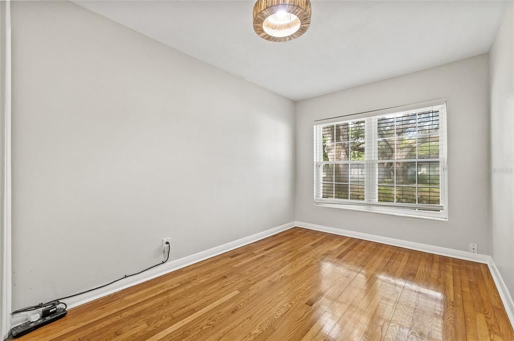 合同活跃: $3,750 (3 贝兹, 2 浴室, 1751 平方英尺)