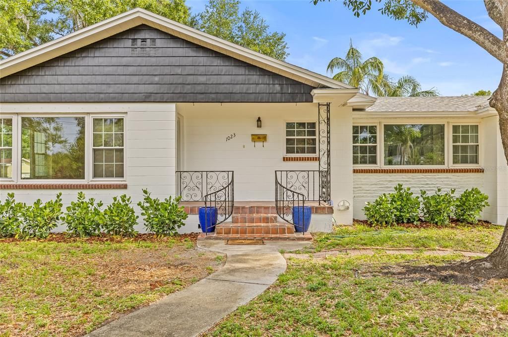 合同活跃: $3,750 (3 贝兹, 2 浴室, 1751 平方英尺)