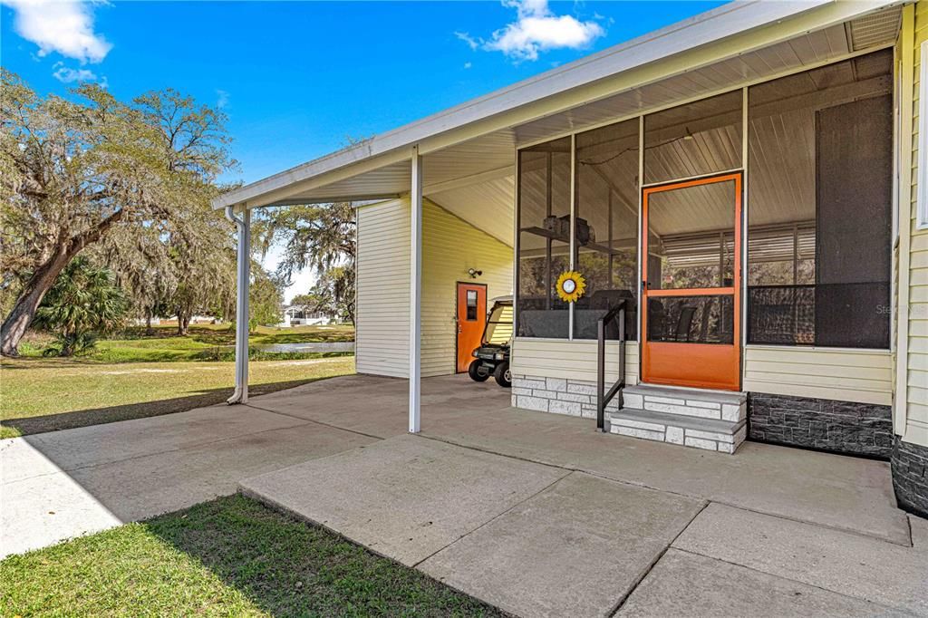 Active With Contract: $159,900 (2 beds, 2 baths, 946 Square Feet)