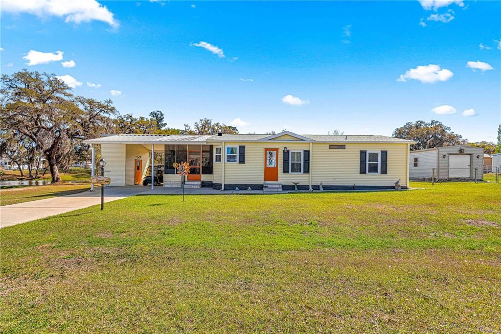 Active With Contract: $159,900 (2 beds, 2 baths, 946 Square Feet)