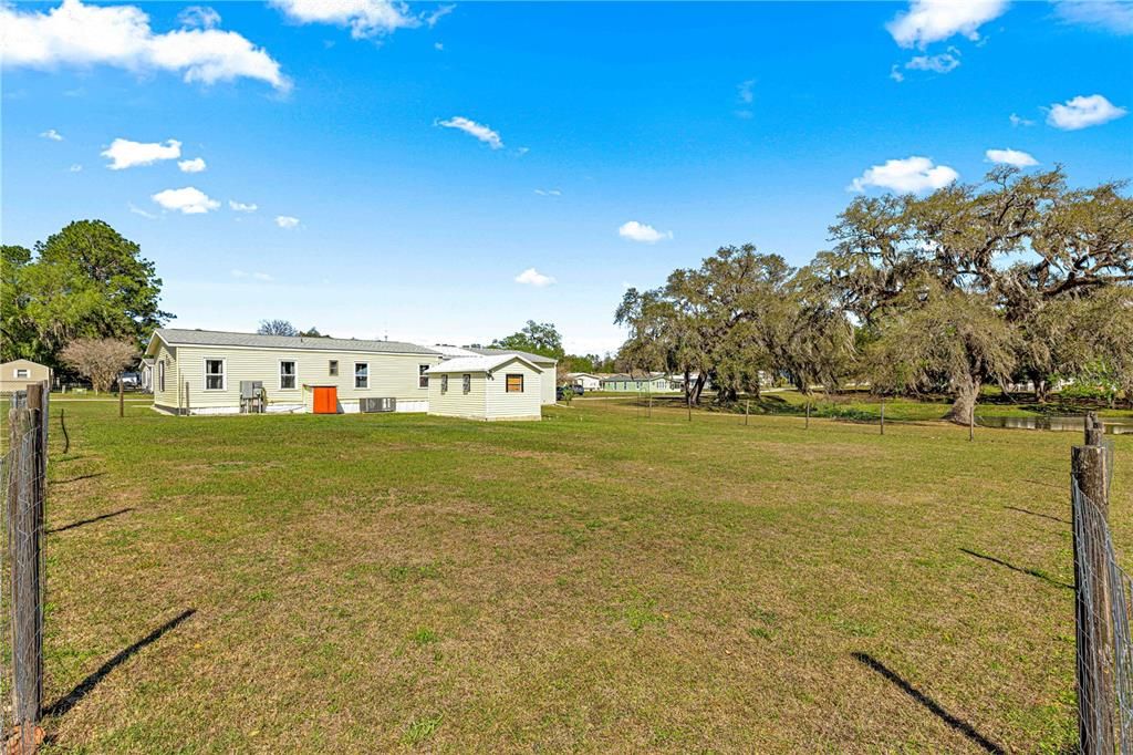 Active With Contract: $159,900 (2 beds, 2 baths, 946 Square Feet)