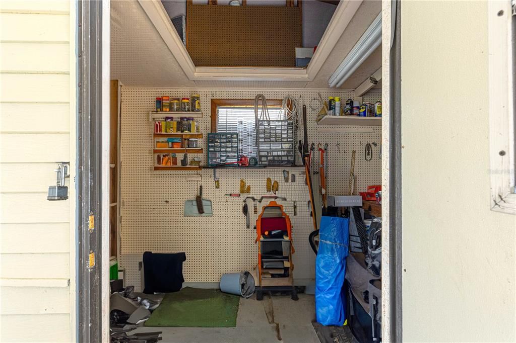 Active With Contract: $159,900 (2 beds, 2 baths, 946 Square Feet)