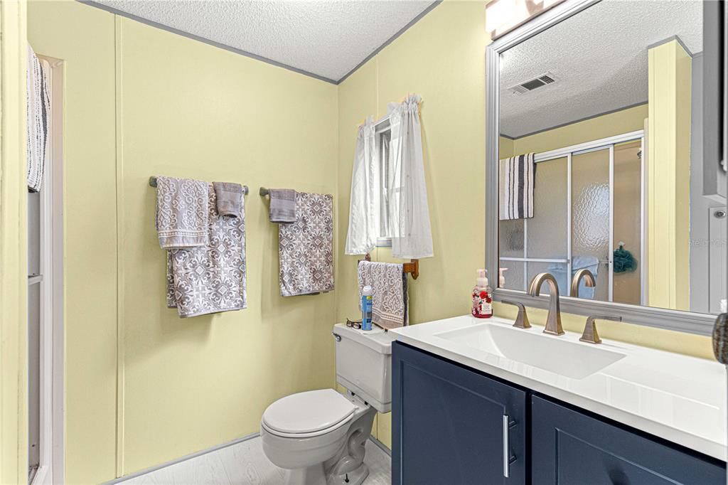 Active With Contract: $159,900 (2 beds, 2 baths, 946 Square Feet)